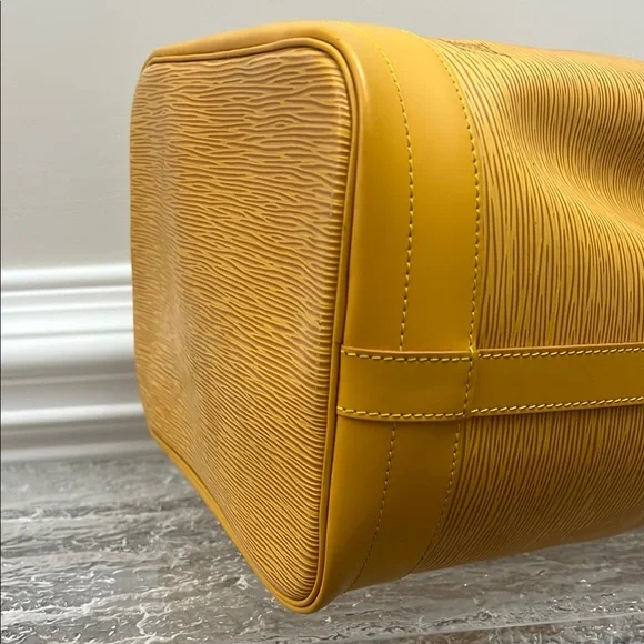 Louis Vuitton Yellow Epi Leather Bucket Shoulder Bag - Picture 9 of 16